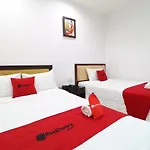 RedDoorz Plus near Hoang Van Thu Park 1