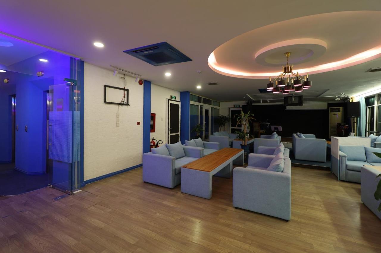 Reddoorz Saigon Modern 2 Ba Vi Khách sạn 3*